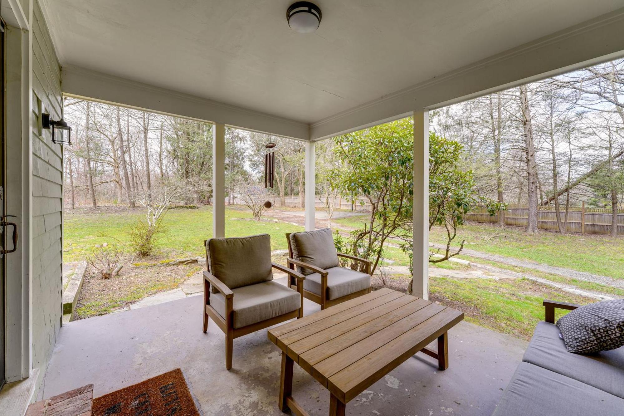 Historic Connecticut Home With Grill And Spacious Yard Weston Exterior photo