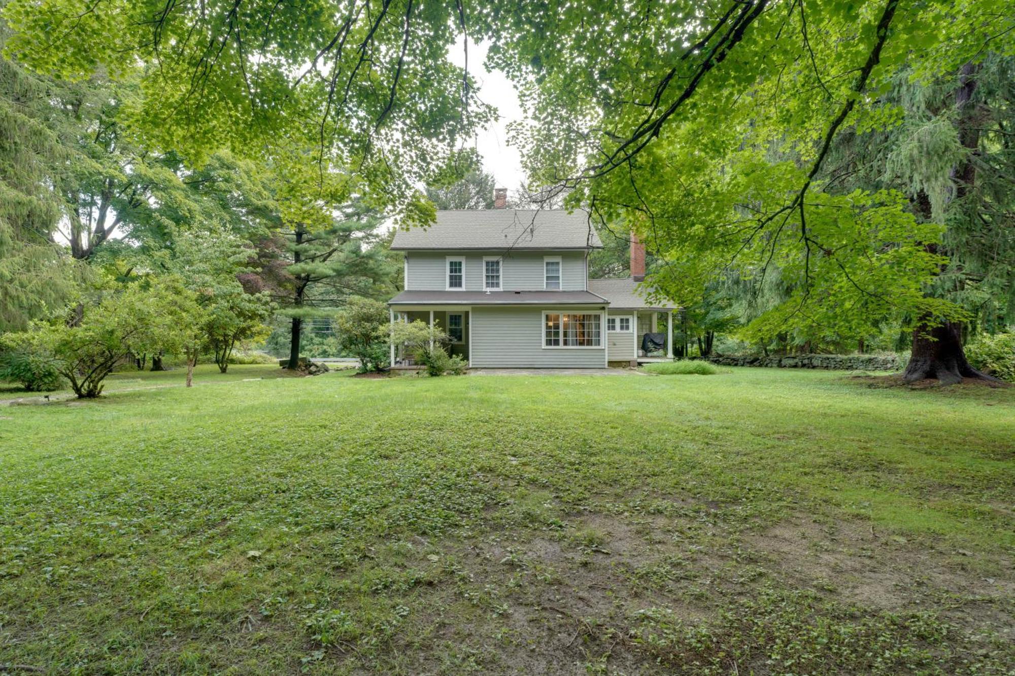 Historic Connecticut Home With Grill And Spacious Yard Weston Exterior photo